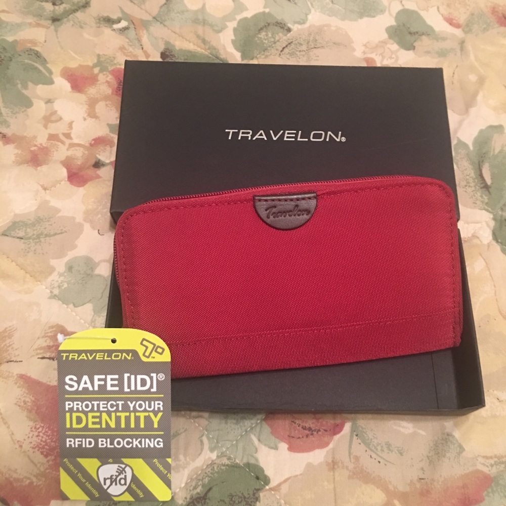 Travelon Zip Around RIFD Wallet
